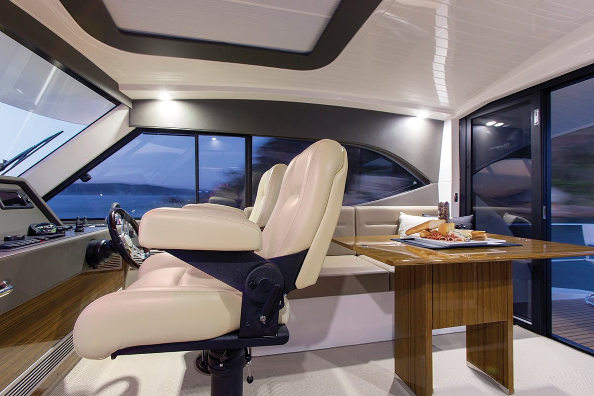 FULLY ENCLOSED FLYBRIDGE