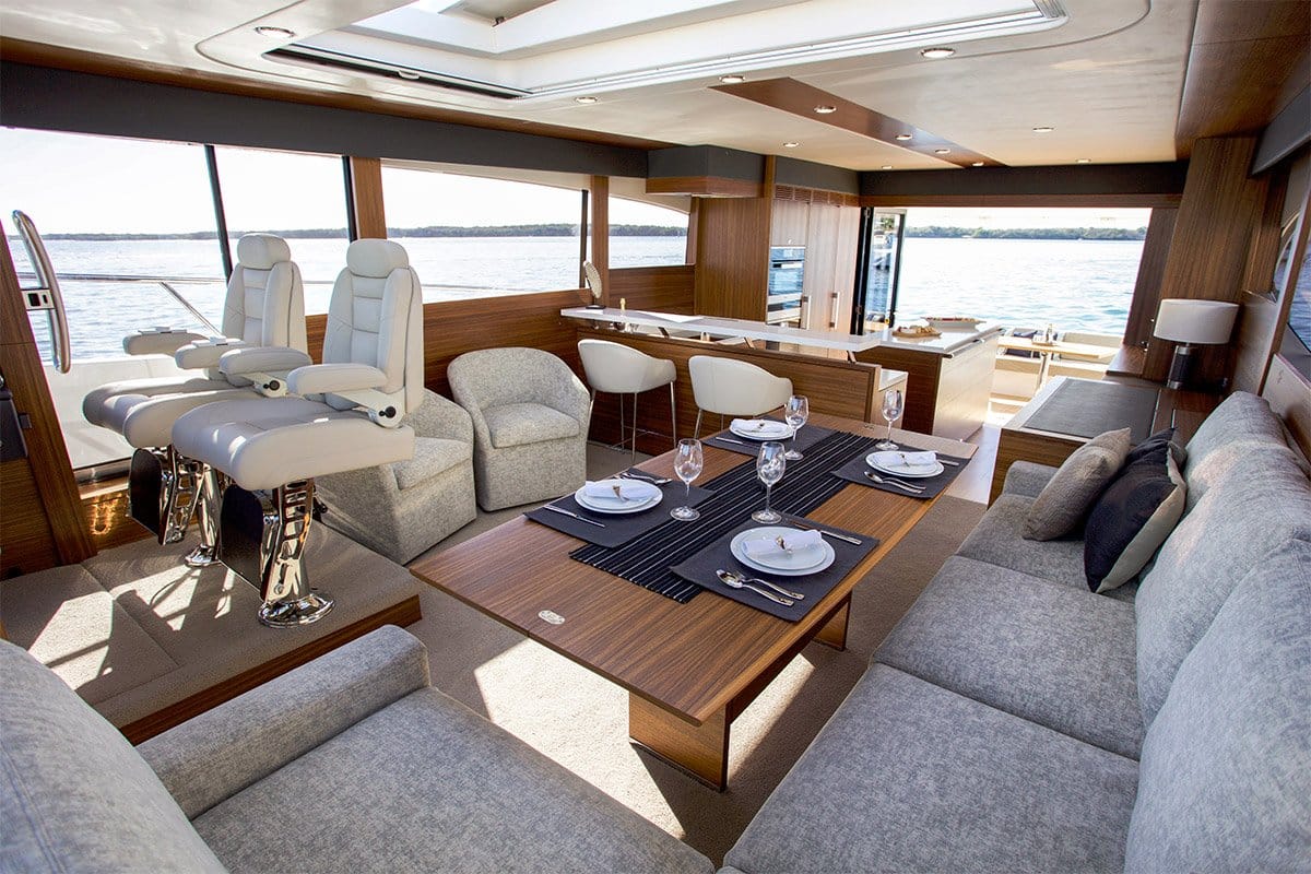 Maritimo S70 - Luxury Sedan Motor Yacht