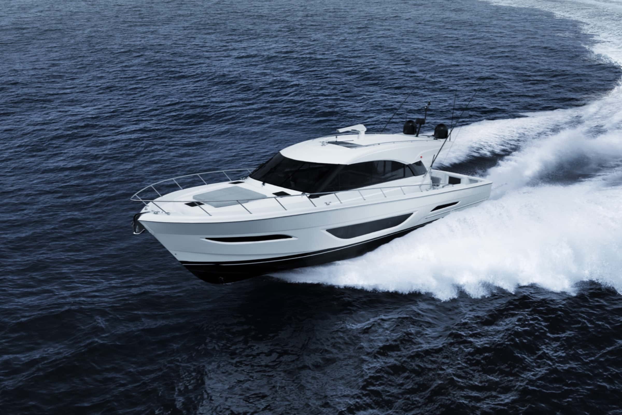 Maritimo S600 cockpit