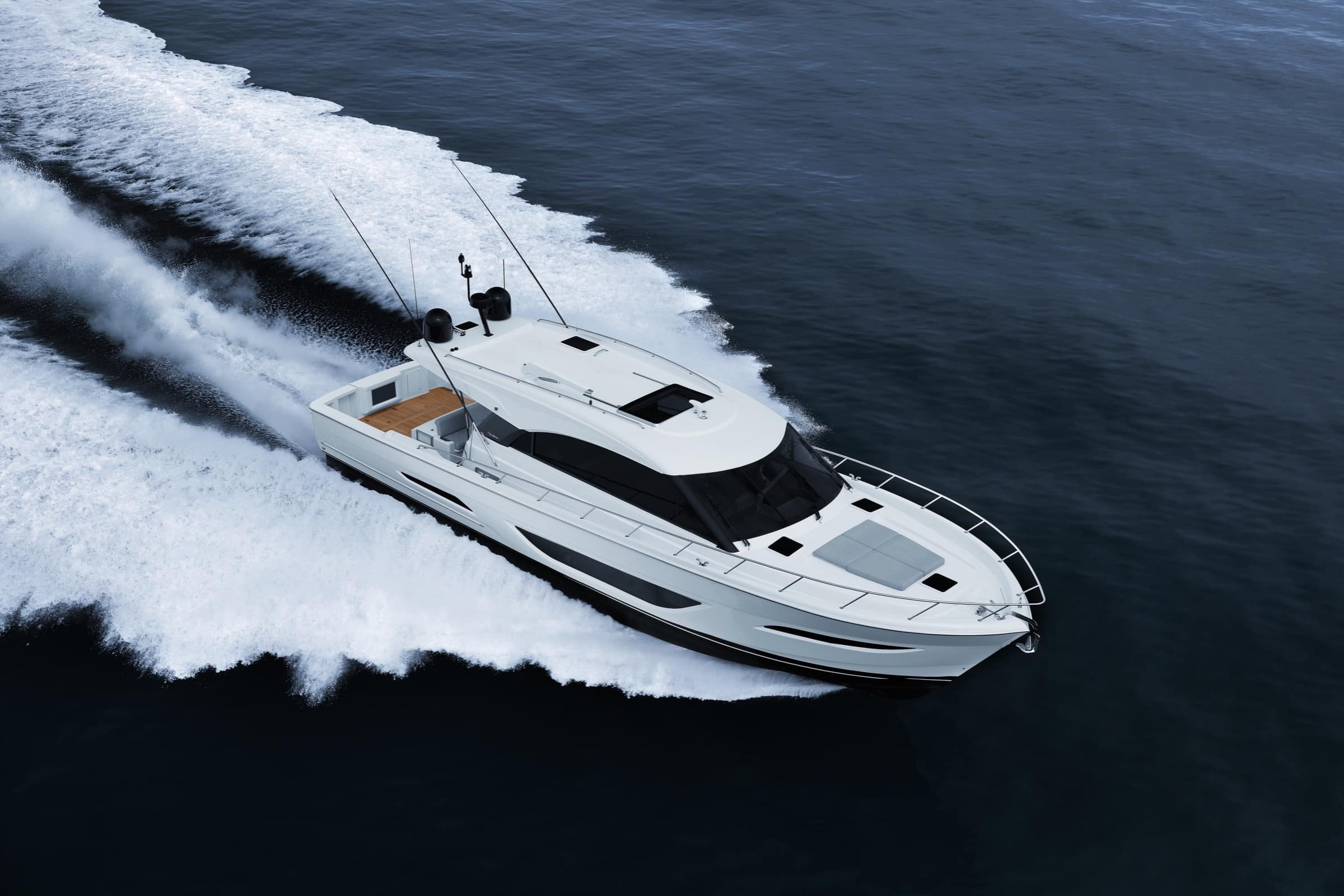 Maritimo S600 - HARDTOP UTILITY DECK