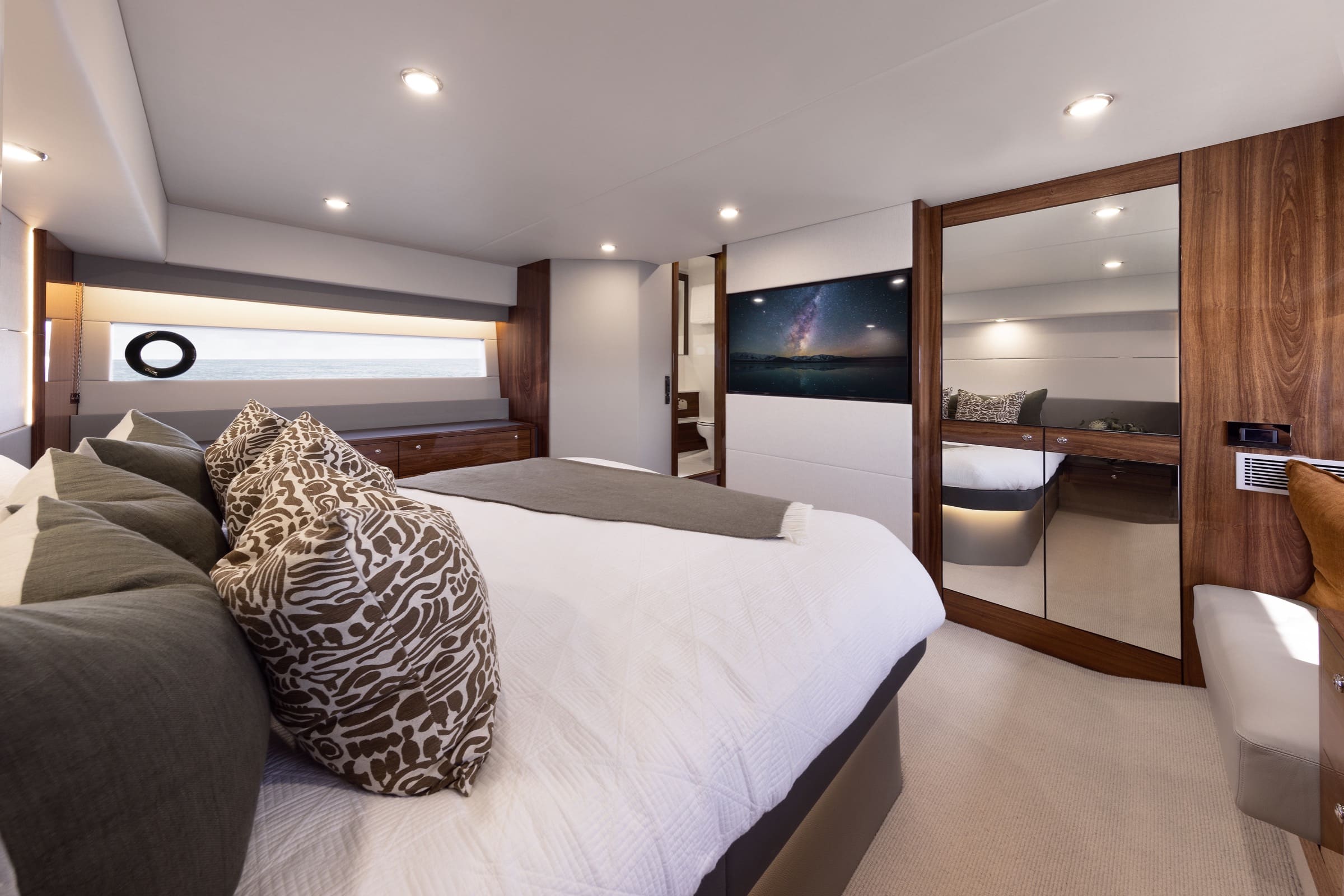 Maritimo S600 - SPACIOUS ACCOMMODATION