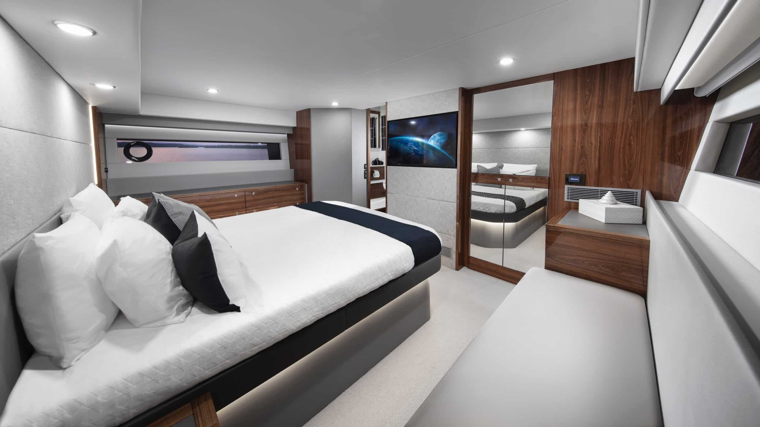 Maritimo S55 Master Stateroom 3 slider