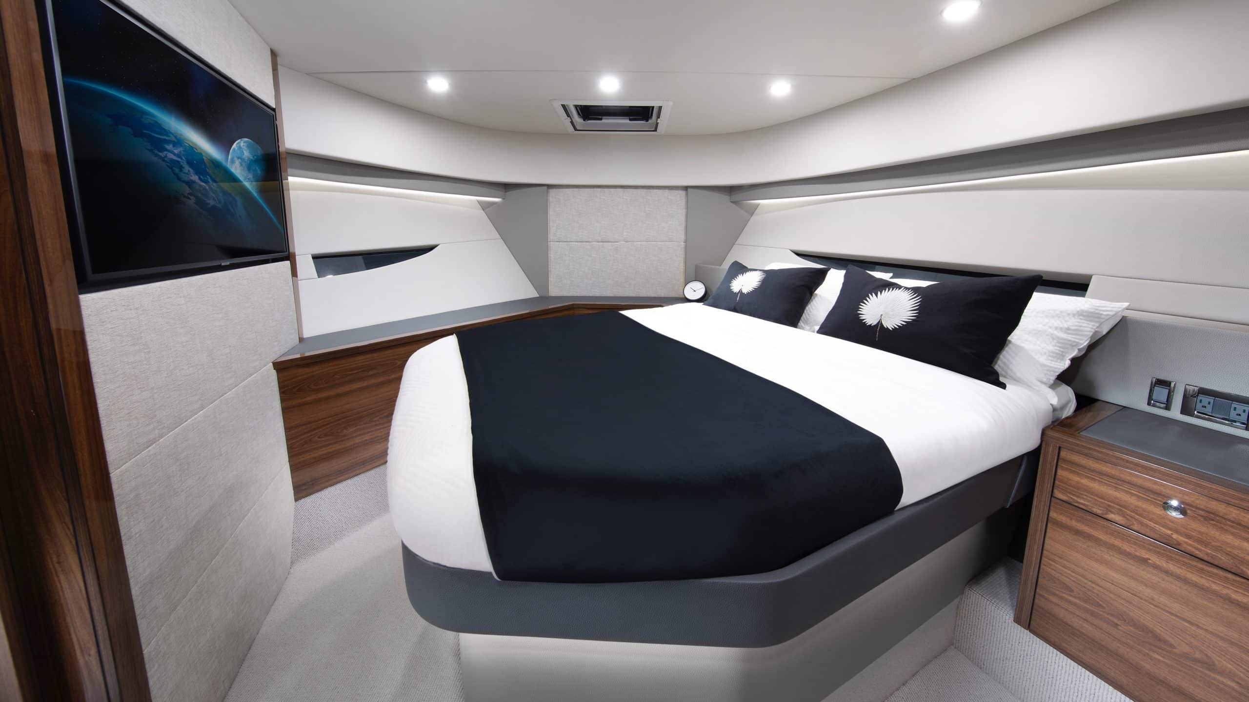 Maritimo S55 VIP Stateroom 1 slider