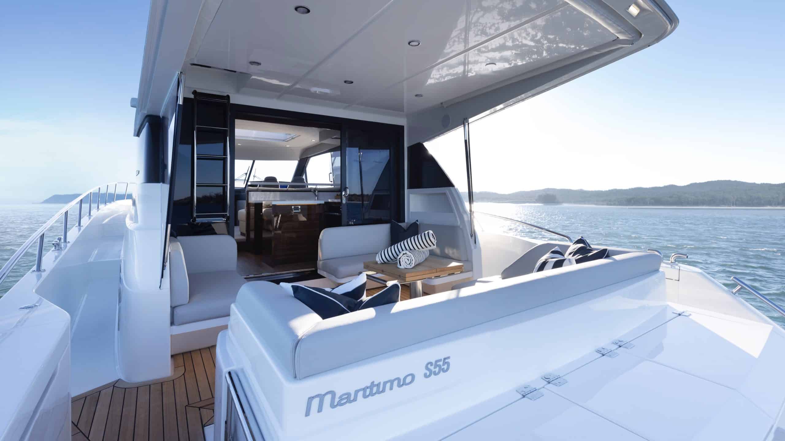 Maritimo S55 cockpit slider