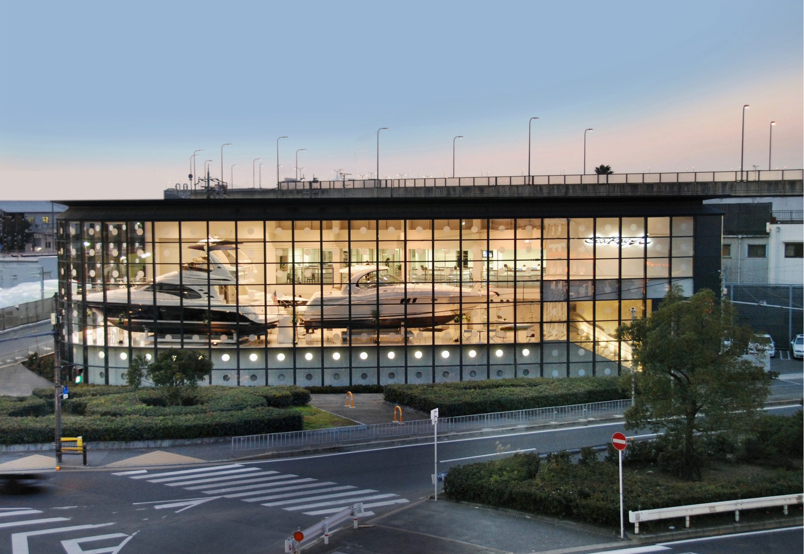 Eins A Resort Showroom